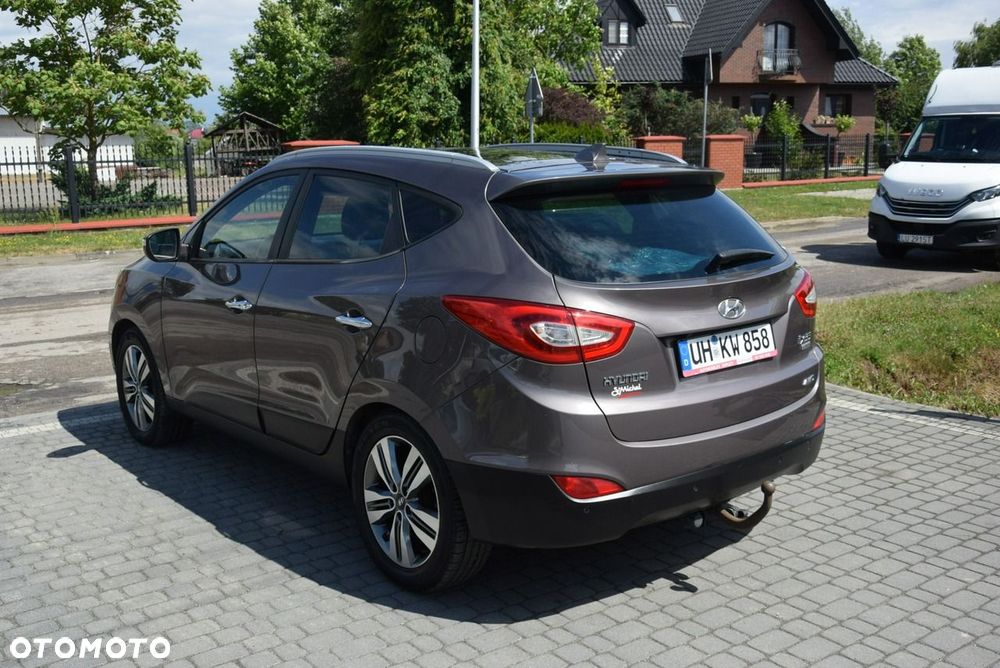 Hyundai ix35 2.0 CRDi 4WD Fifa World Cup Gold Edition - 11