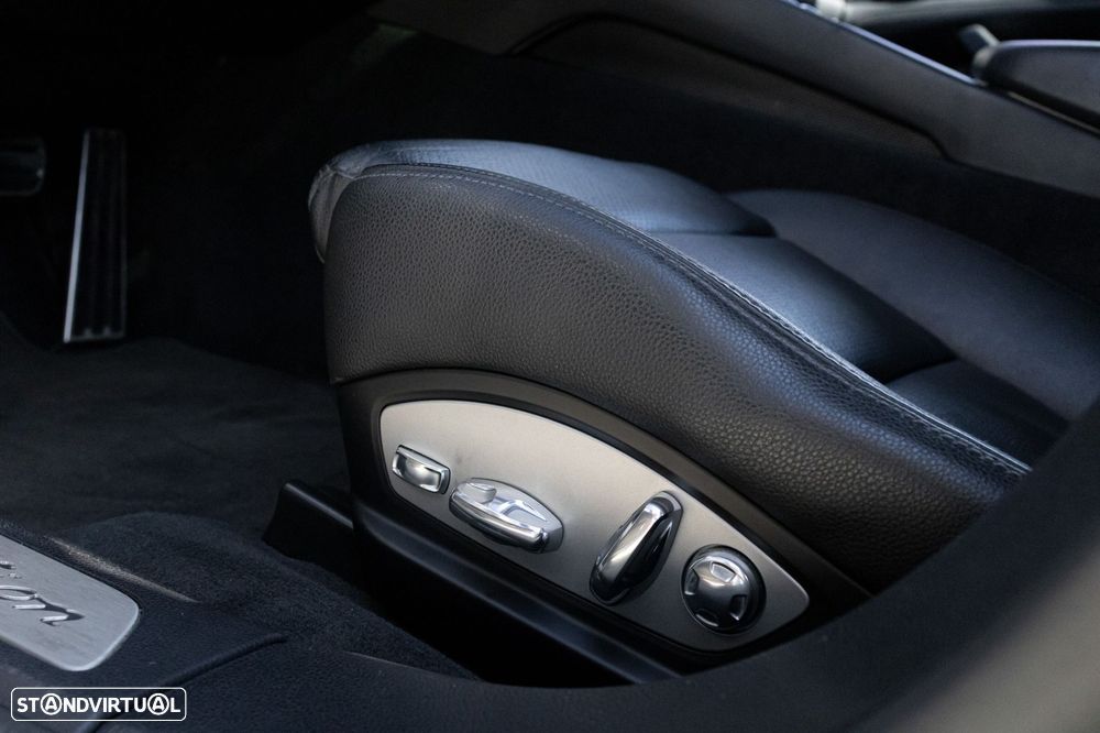 Porsche Panamera Platinum Edition - 24