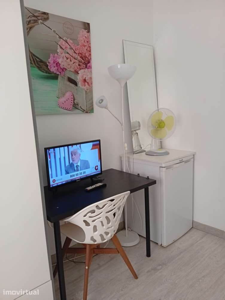 Quarto para alugar com TV e frigorífico no interior, despesas incluída - Grande imagem: 3/7