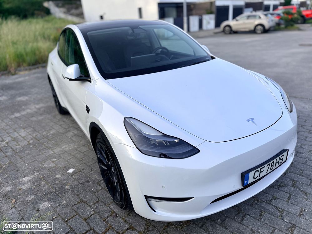 Tesla Model Y - 16