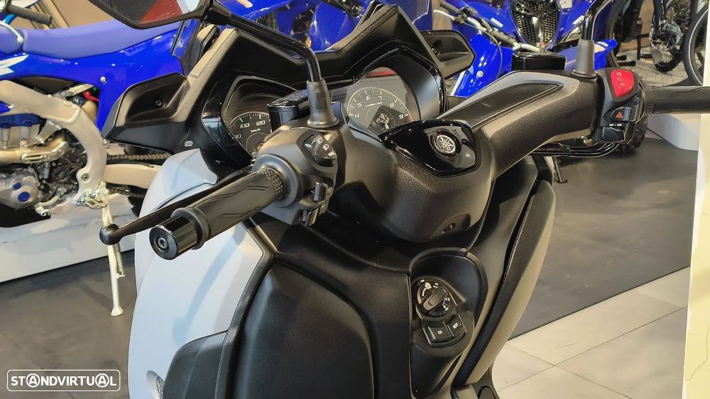 Yamaha X-Max 300 - 10