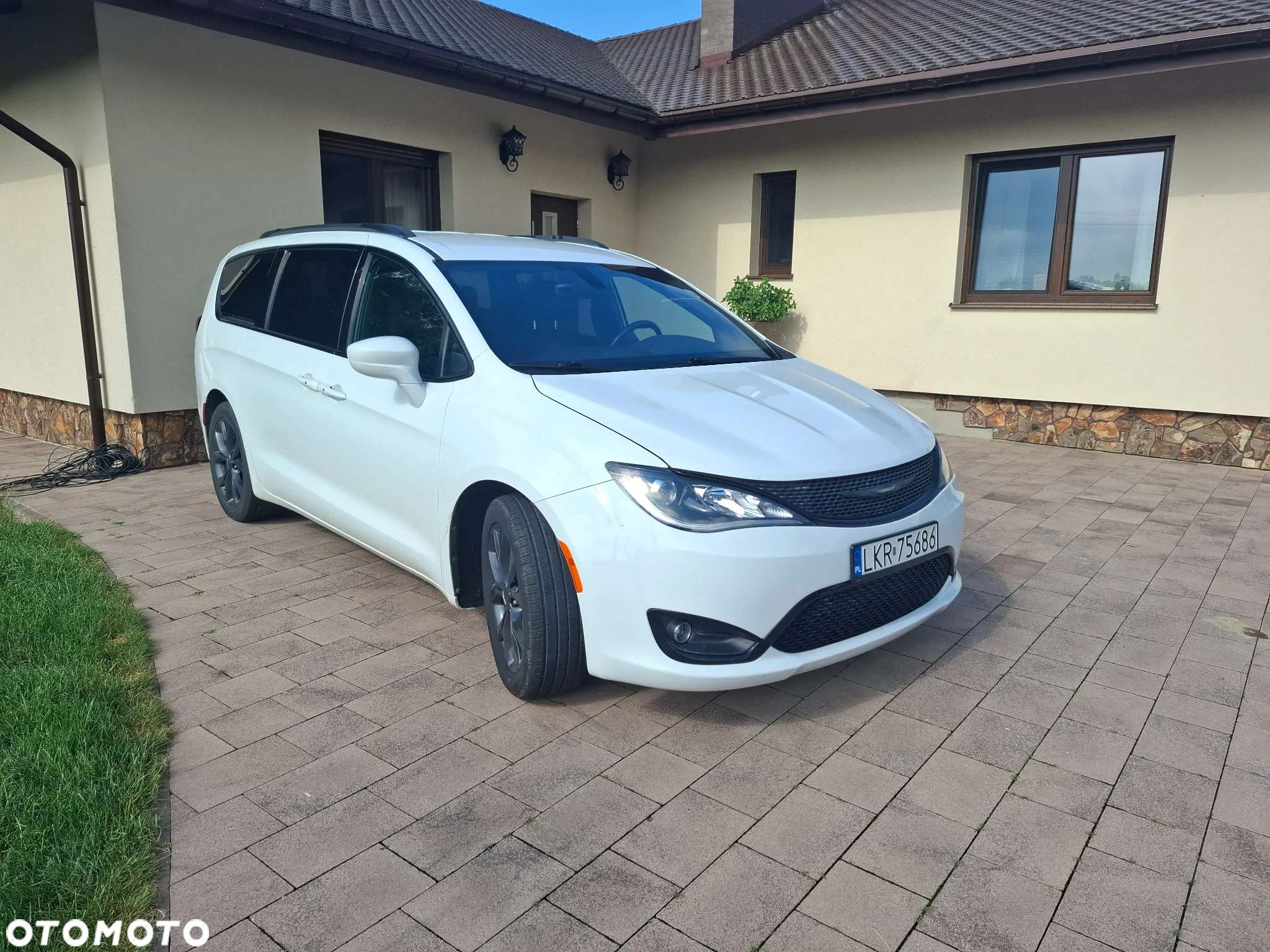 Chrysler Pacifica - 2