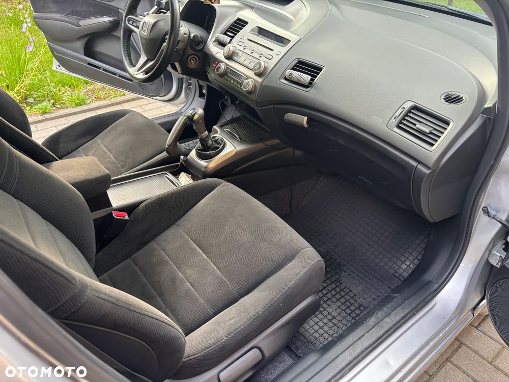 Honda Civic 1.8 Executive - 12