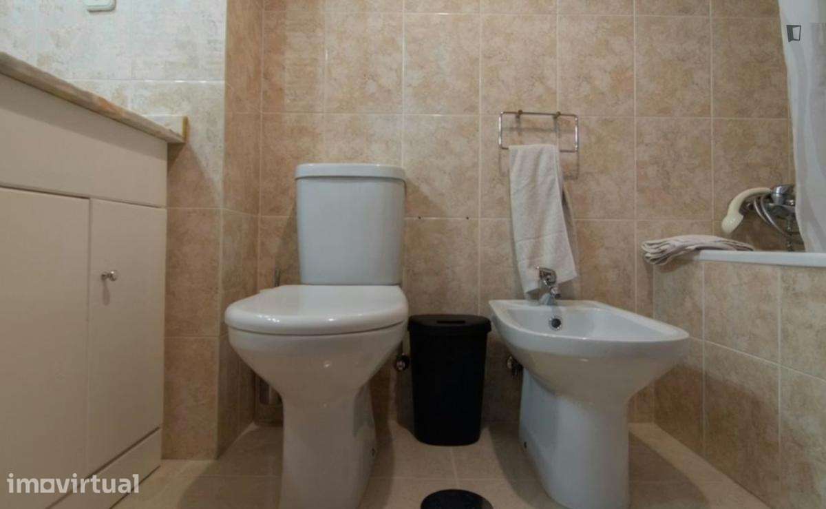 Quarto - localizado em Paranhos Porto - Grande imagem: 2/10