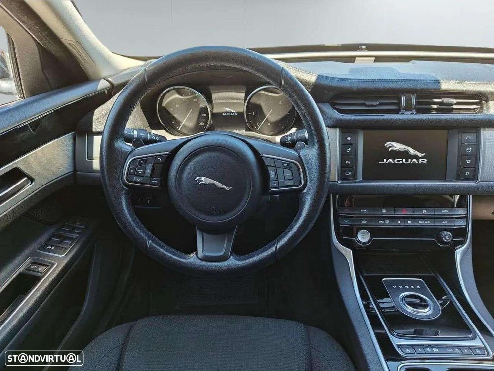 Jaguar XF - 8