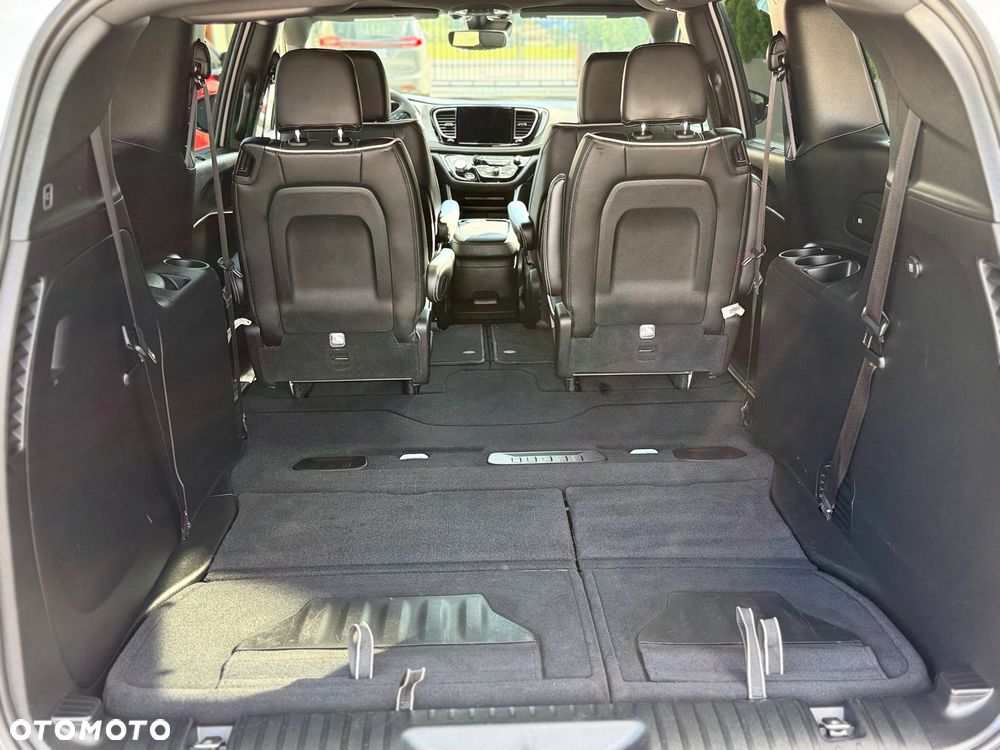 Chrysler Pacifica - 27