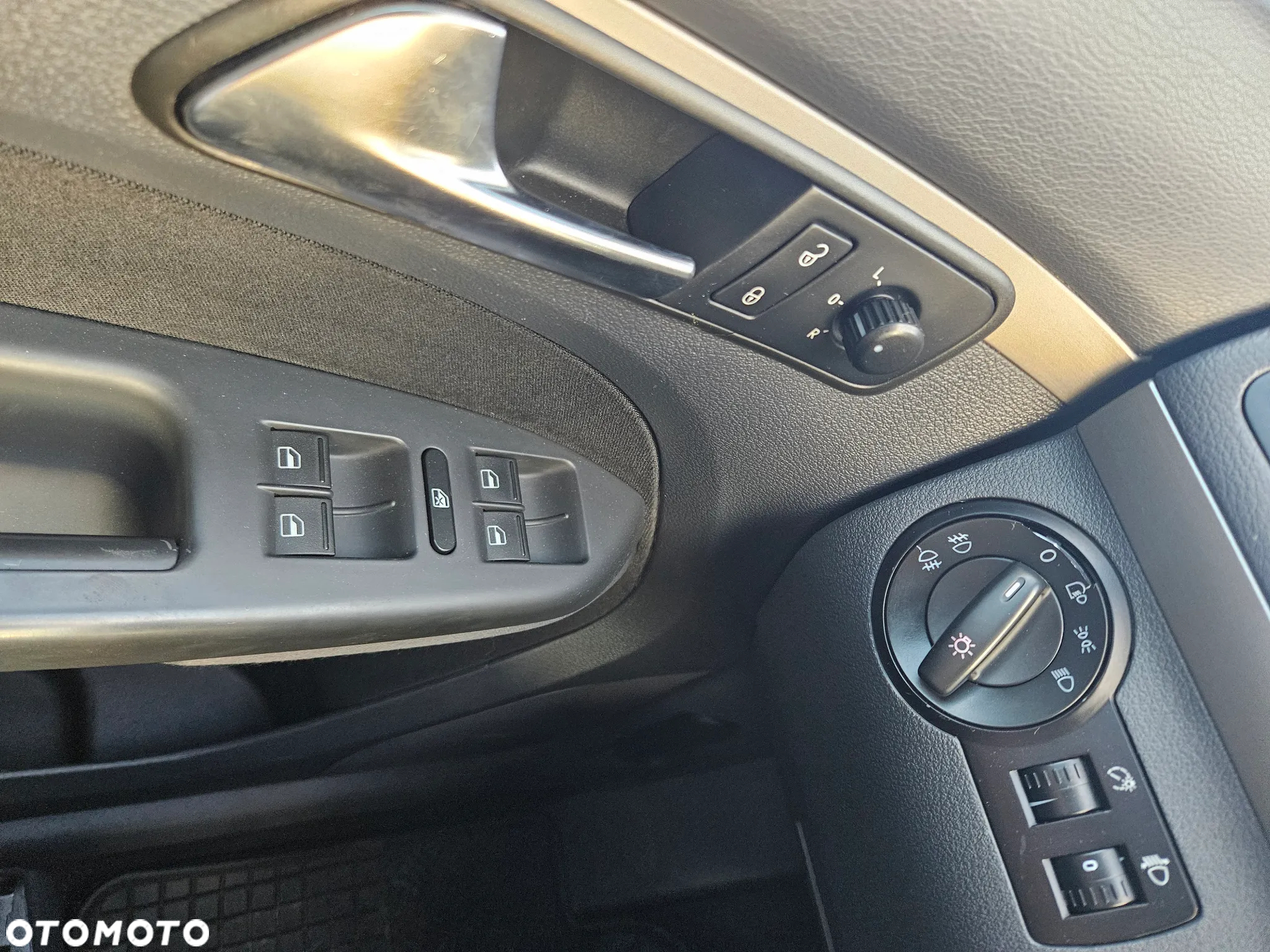 Volkswagen Touran 1.6 Basis - 17