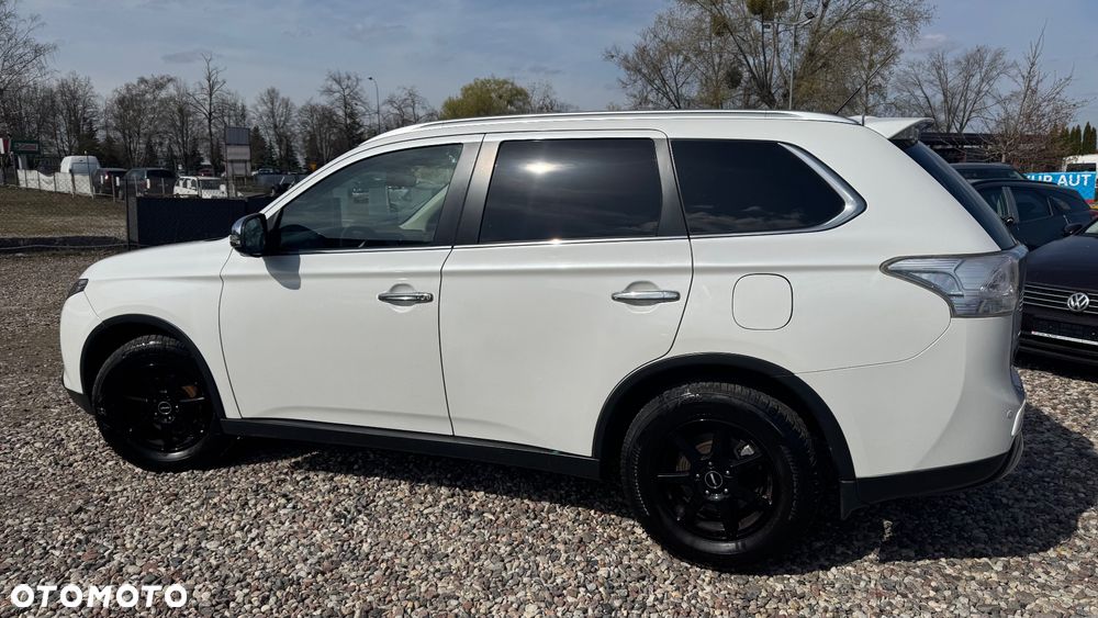 Mitsubishi Outlander 2.0 4WD Invite - 9