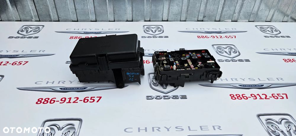 Chrysler Pacifica 2016- 3.6 V6 Kompletna skrzynka bezpieczników Bezpieczniki Puszka P68233193AD 68233193AD - 1