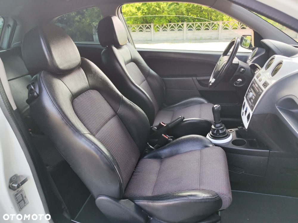Ford Fiesta 1.3 Ambiente - 23