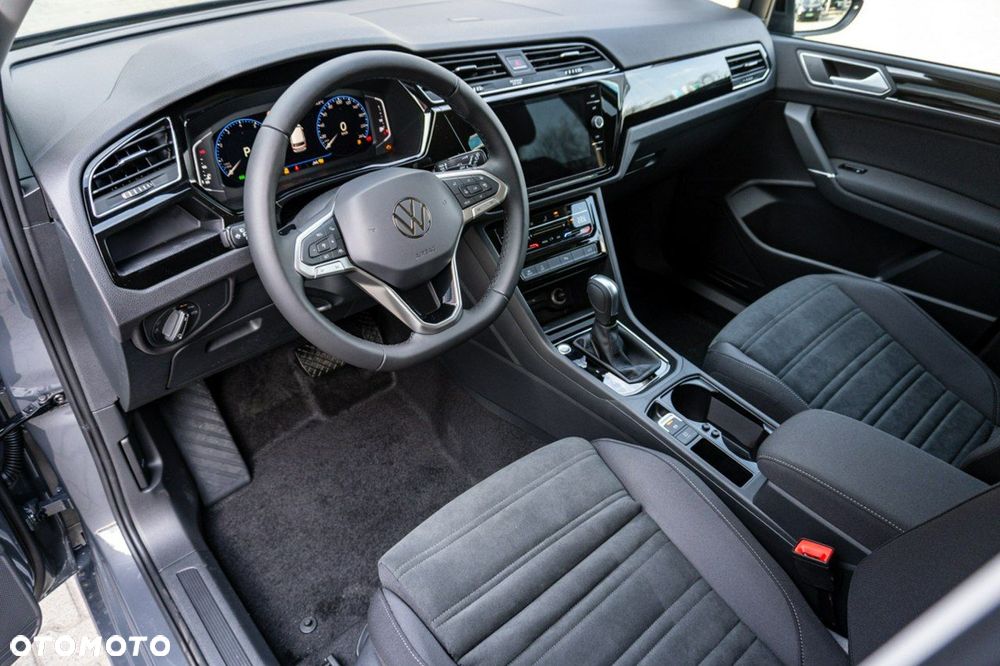 Volkswagen Touran - 13