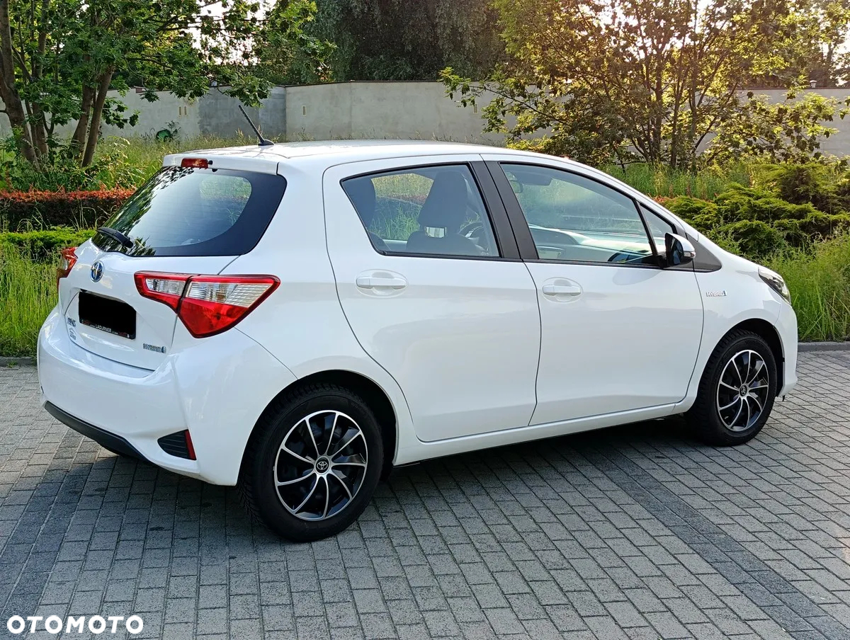 Toyota Yaris Hybrid 100 Dynamic - 7