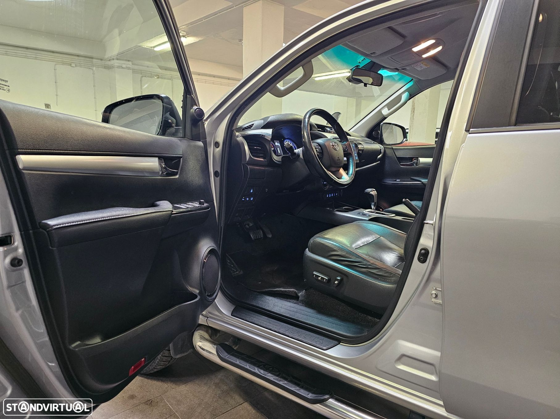 Toyota Hilux 4x4 Cabine Dupla Auto Executive - 11