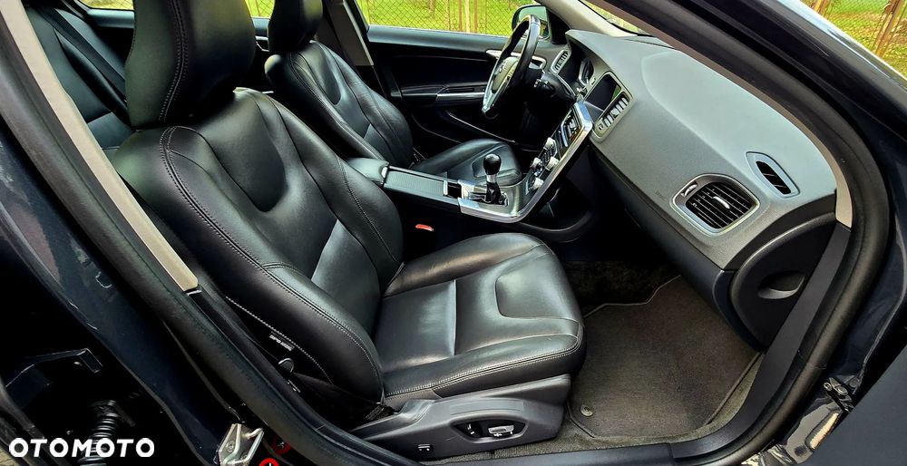 Volvo V60 T3 Summum - 37