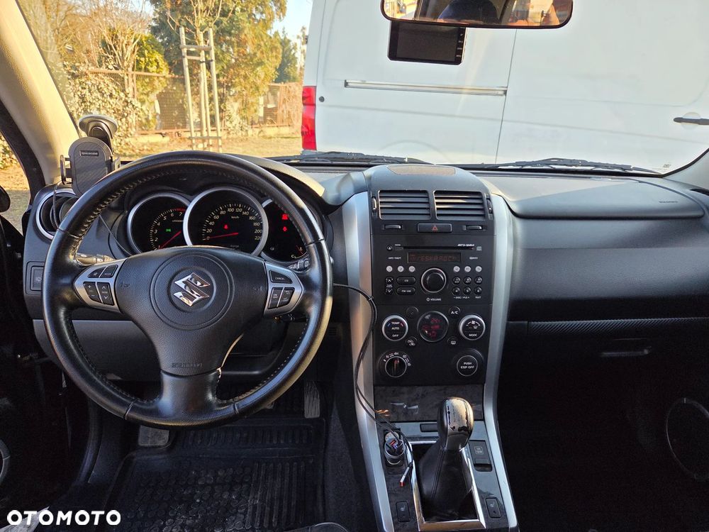 Suzuki Grand Vitara 2.4 De Luxe EU5 - 21
