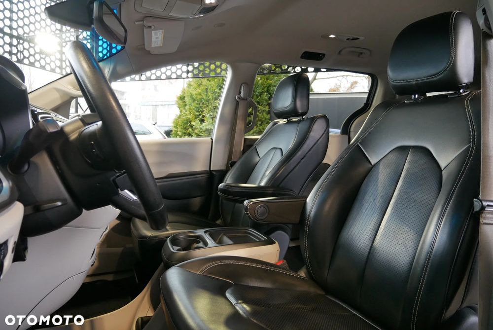 Chrysler Pacifica - 10