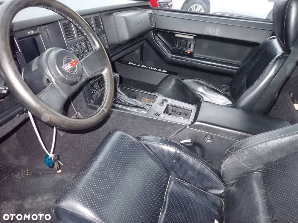 Chevrolet Corvette - 12