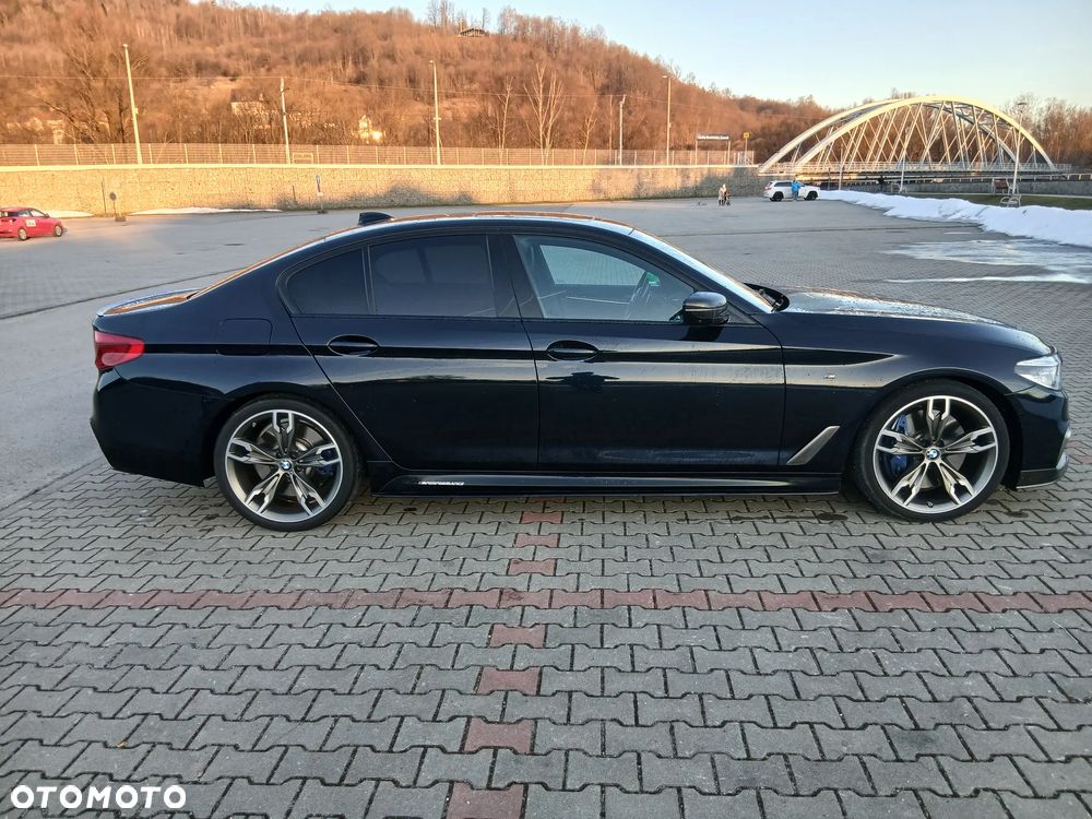BMW Seria 5 M550i xDrive sport - 12