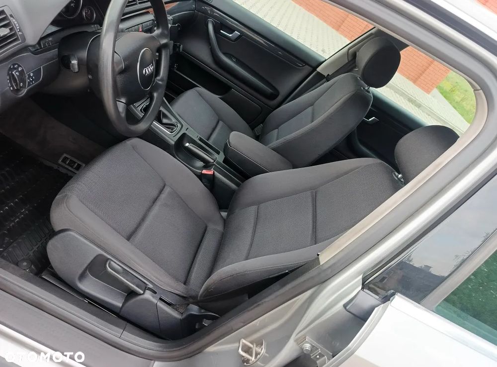Audi A4 Limousine - 8