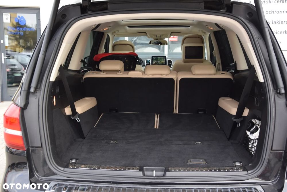 Mercedes-Benz GLS - 12