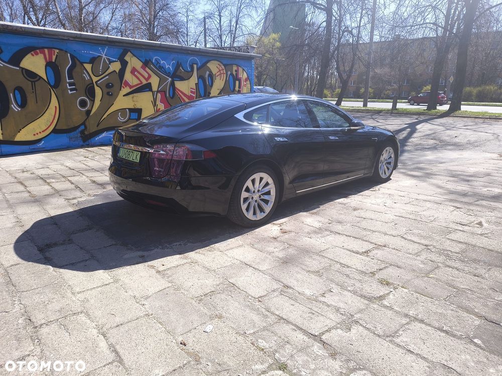 Tesla Model S - 21