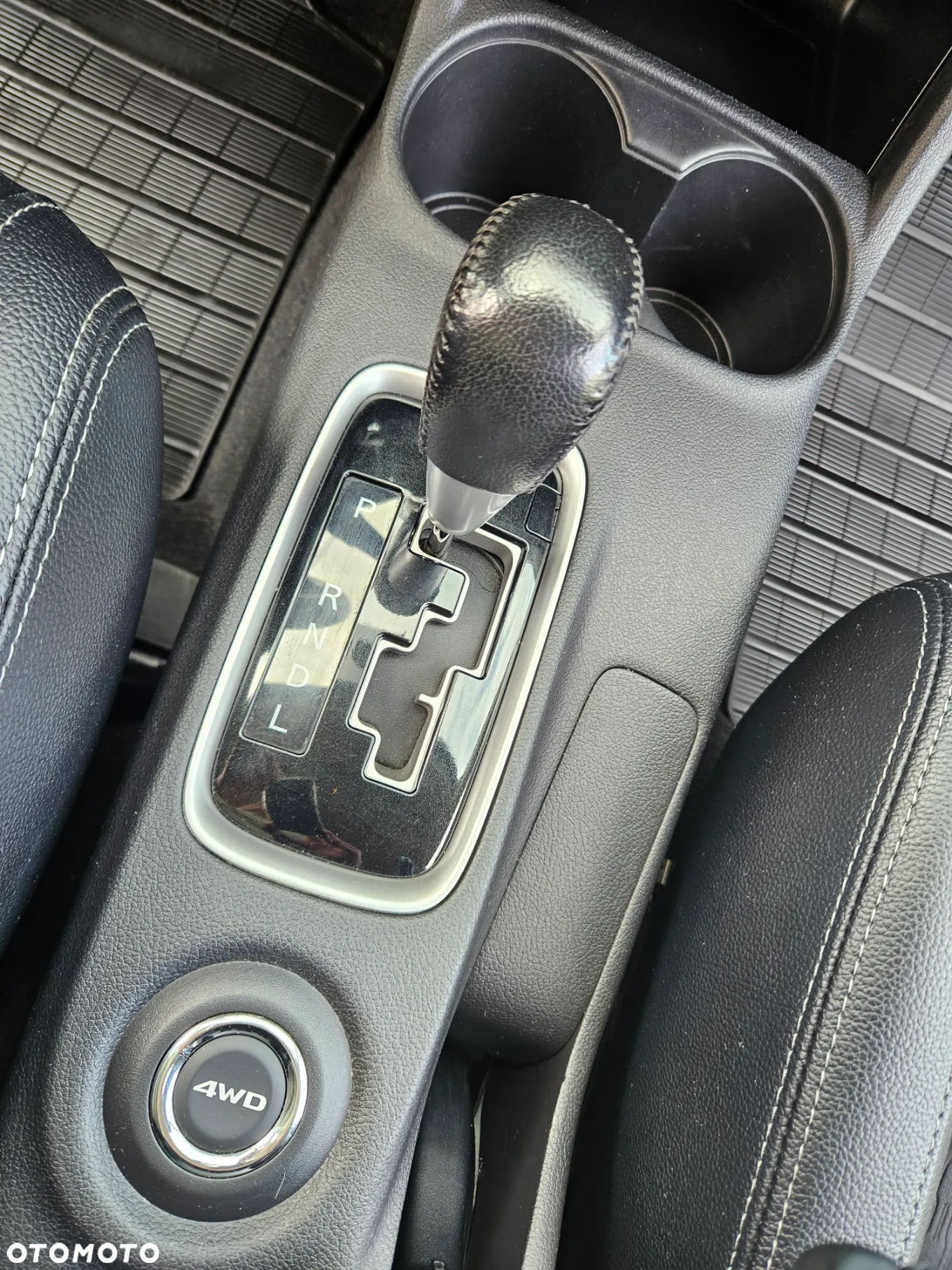 Mitsubishi Outlander 2.0 Intense CVT - 17