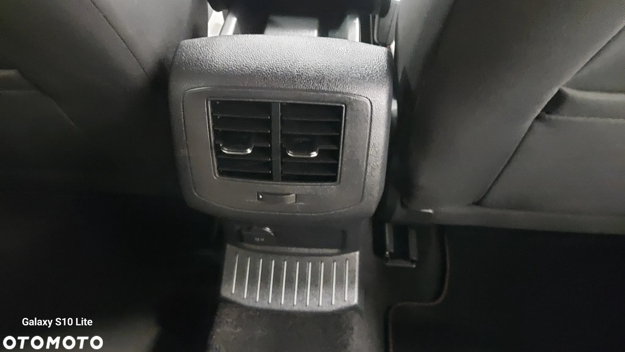 Volkswagen T-Roc 2.0 TDI SCR DSG R-Line - 12