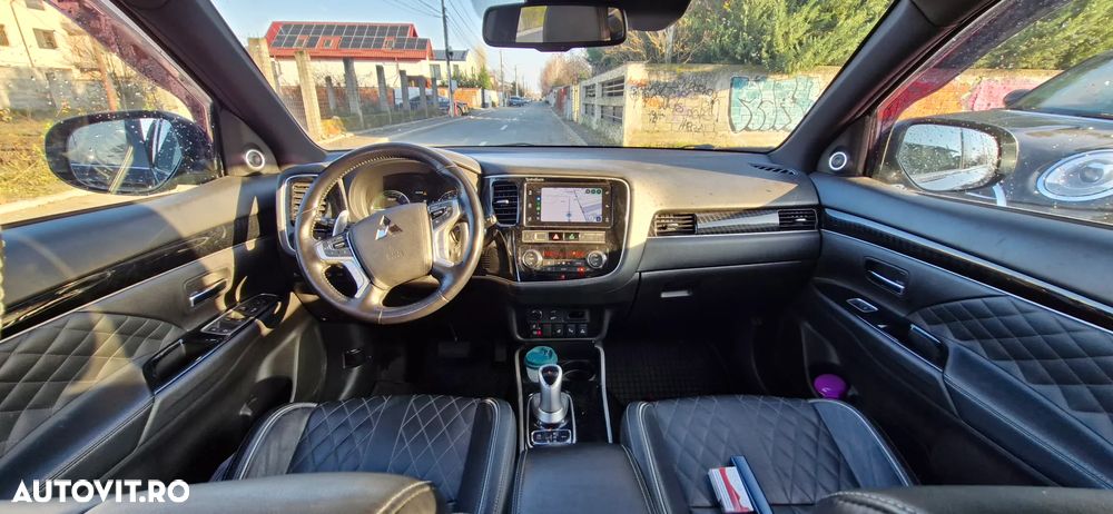 Mitsubishi Outlander PHEV 2.4 L 4X4 Instyle+ - 23