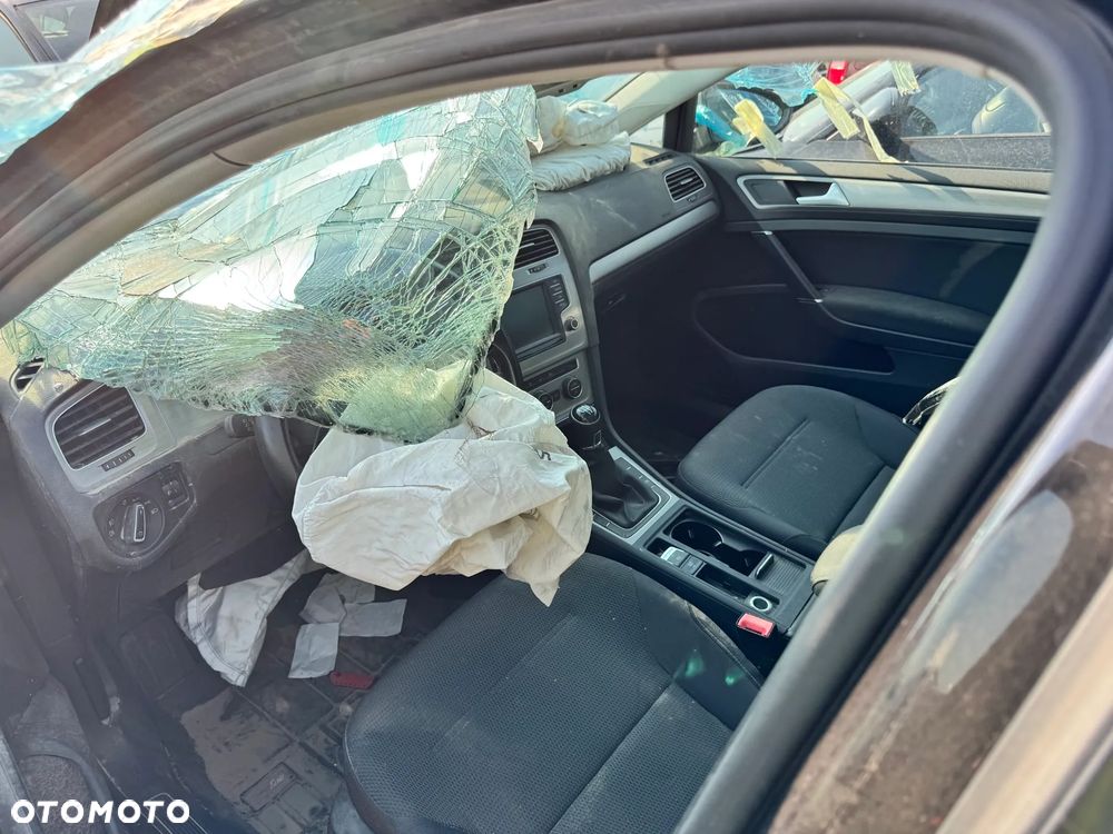 VOLKSWAGEN GOLF 2015 *SAMOCHÓD NA CZĘŚCI* 6492 2T / C9X MASKA, LAMPA, DRZWI, LUSTERKO, ZDERZAK, GRILL, BŁOTNIK, KLAPA, BELKA, DESKA, FOTELE, KANAPA, ĆWIARTKA KIEROWNICA, TARCZE, ZACISKI, ZAWIESZENIE, KOMPLETNY PRZÓD, KOMPLETNY TYŁ, LICZNIK, ZEGARY, PRAWE LEWE PRZÓD TYŁ - 5