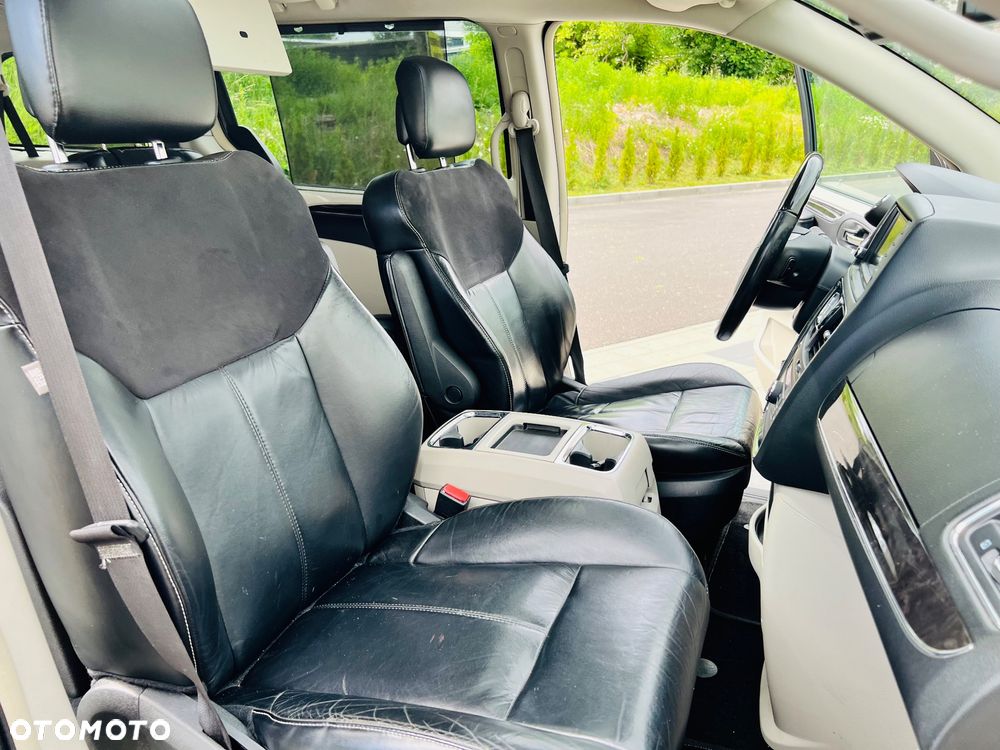 Chrysler Town & Country 3.6 Limited - 34