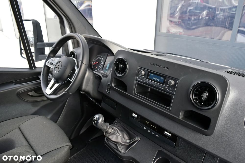 Mercedes-Benz Sprinter 319 - 21