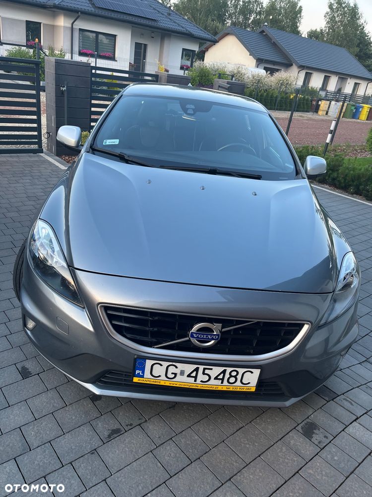 Volvo V40 D2 Drive-E R-Design Momentum - 1