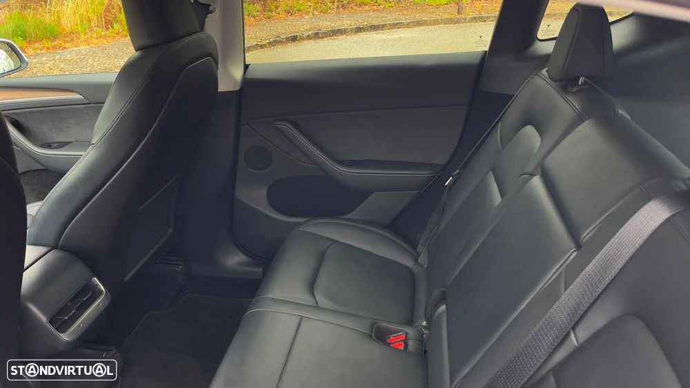Tesla Model Y Performance Dual Motor AWD - 27