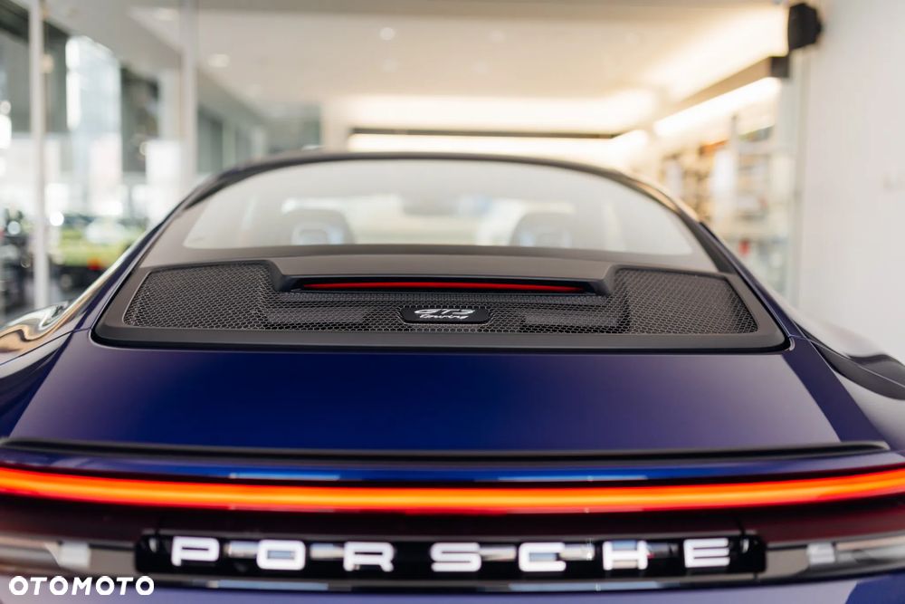 Porsche 911 GT3 Touring PDK - 17