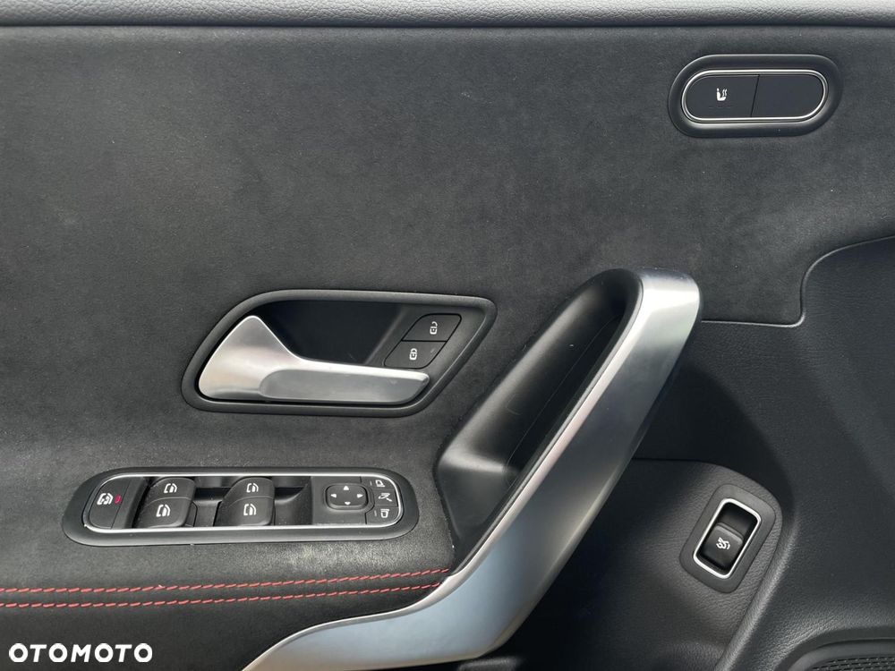 Mercedes-Benz CLA - 12