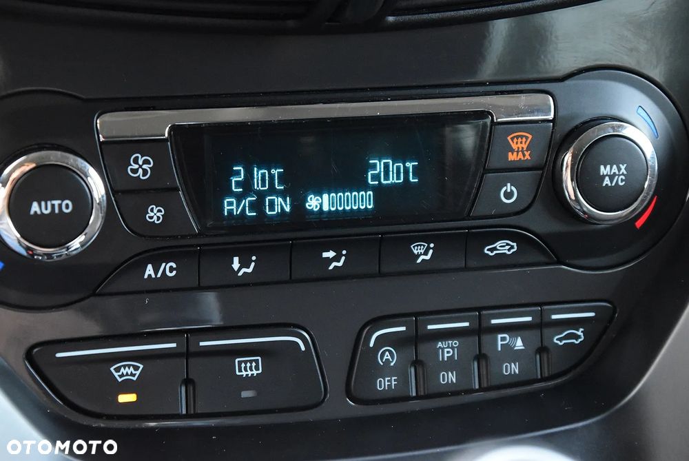 Ford Kuga - 36