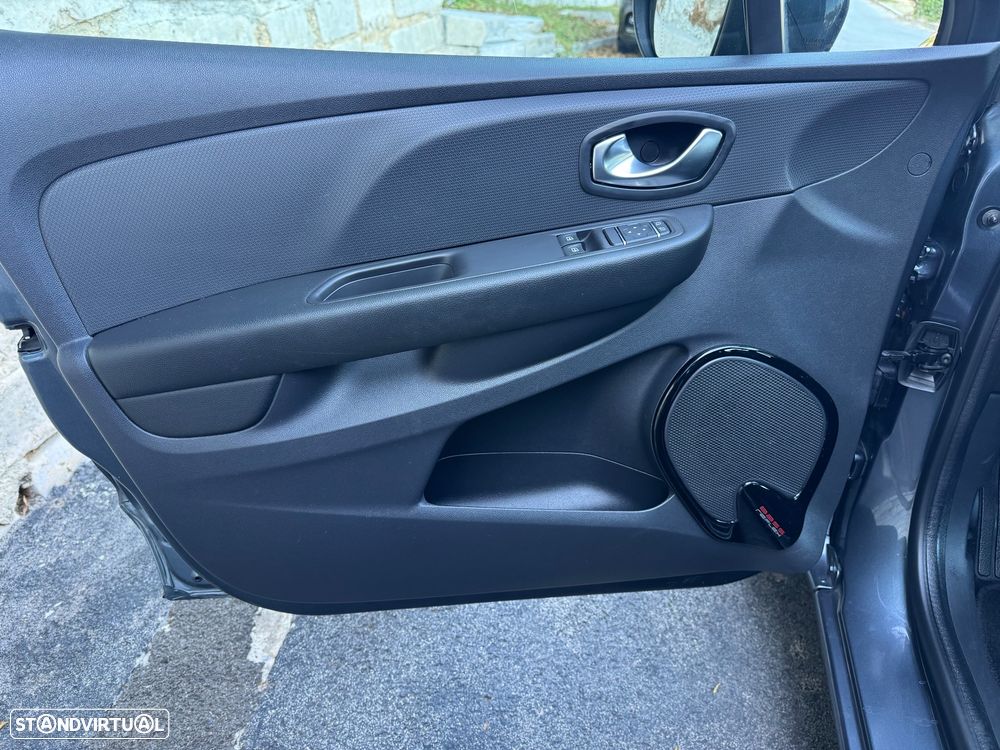 Renault Clio Sport Tourer Energy dCi 90 Start & Stop Experience - 13