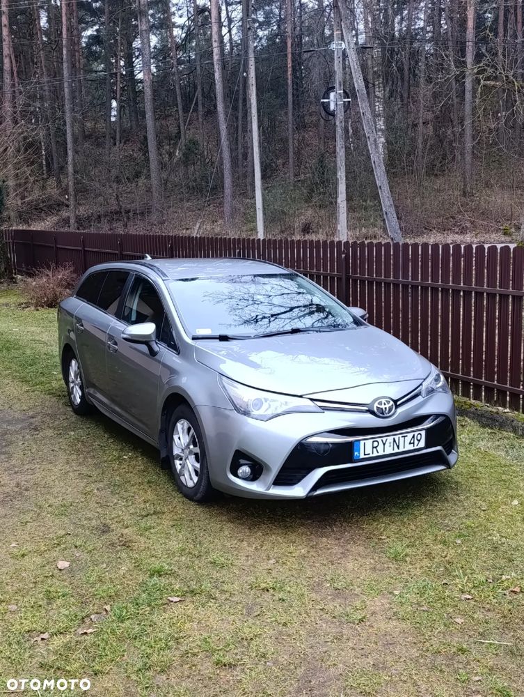 Toyota Avensis 1.8 Comfort - 1