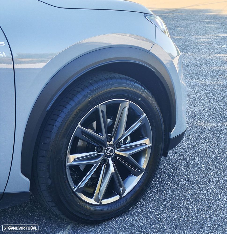 Lexus LBX Elegant - 12