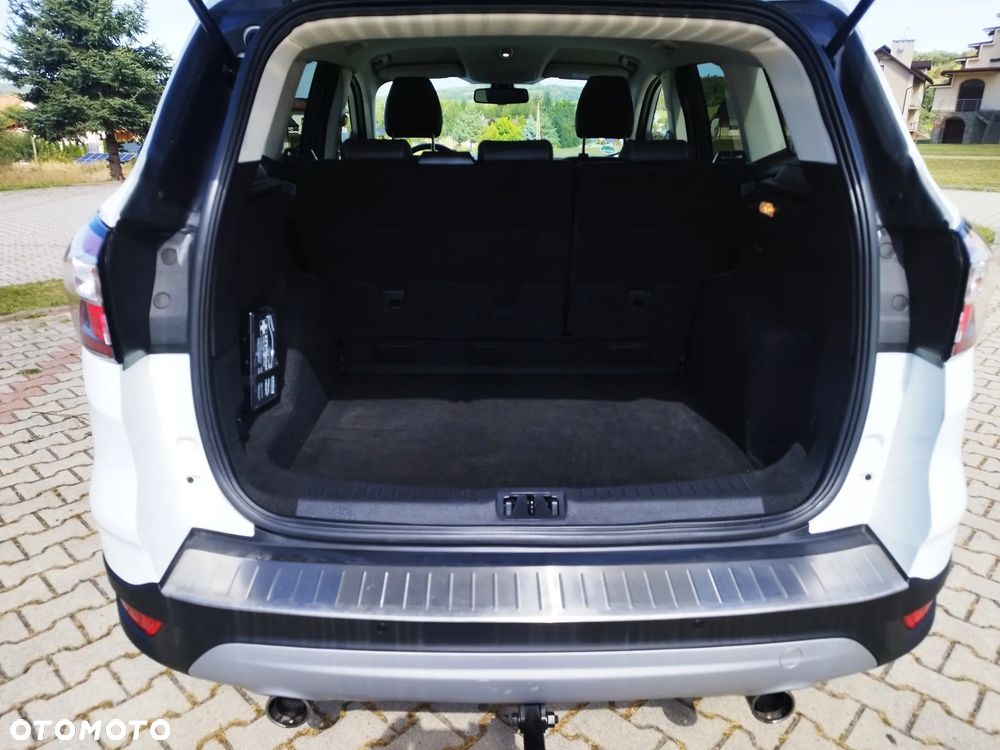 Ford Kuga 1.5 EcoBoost 2x4 Titanium - 25