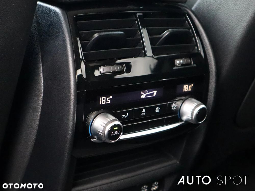 BMW Seria 5 518d mHEV - 40