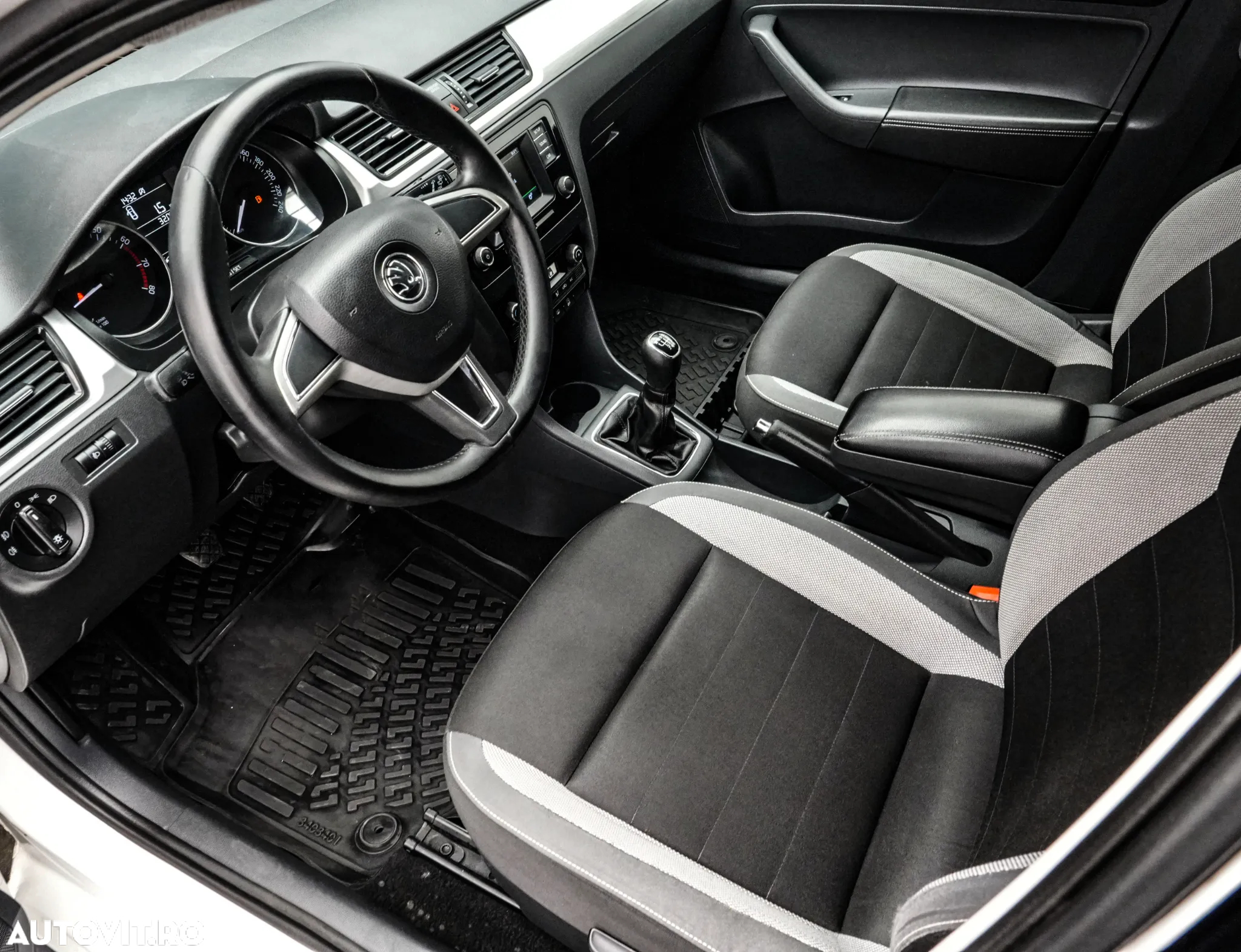 Skoda RAPID 1.2 TSI Style - 9