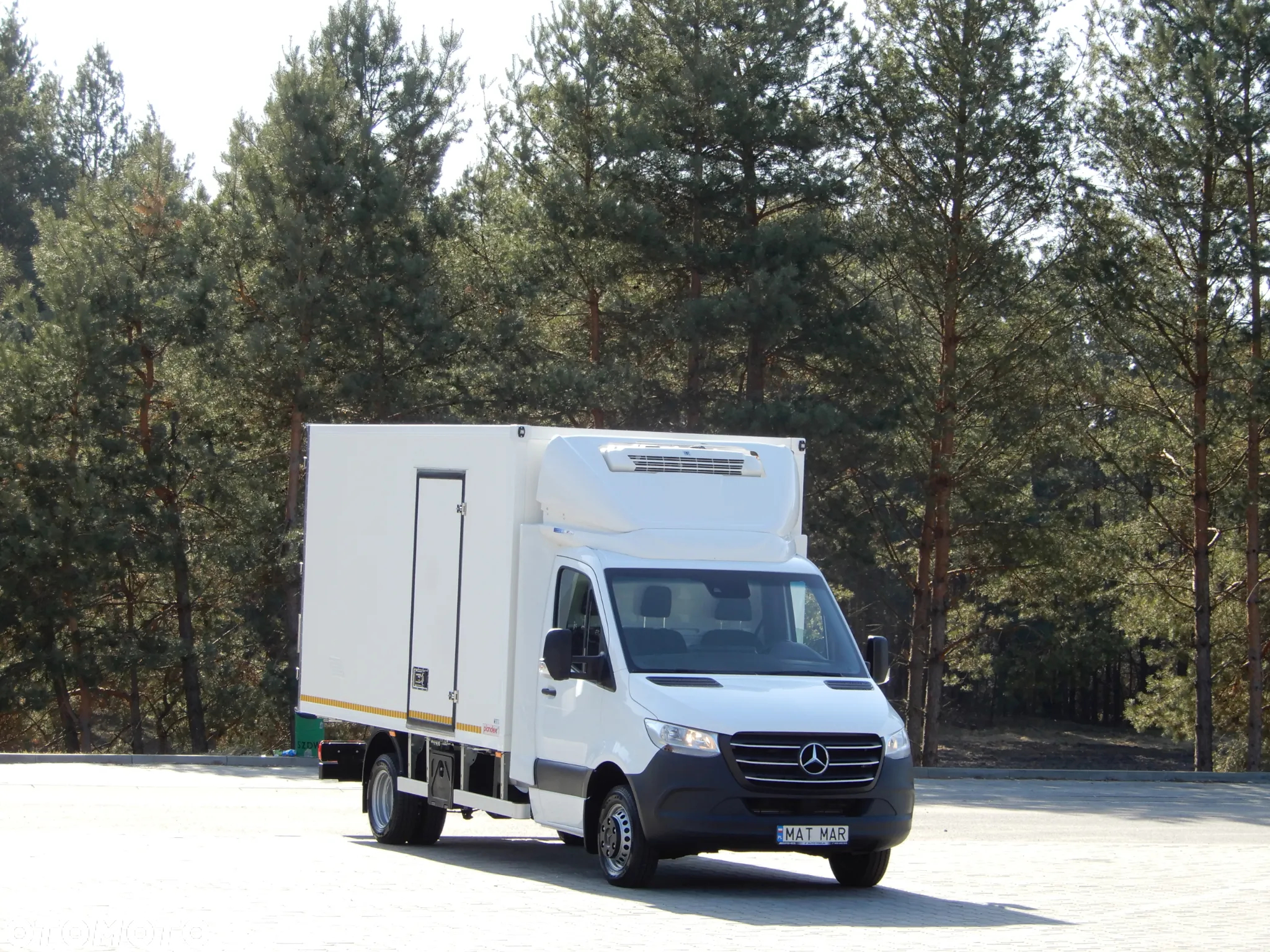 Mercedes-Benz Sprinter 516 CDI 163 KM 2.2 CDI Chłodnia Mroźnia -32*C +29*C Boczne Drzwi x 2 Izoterma PLANDEX 4.19 Cm 8.E.Palet Agregat Thermo King V300 MAX Zasilany Na Postoju V230 Stan Auta Jak NOWY - 2