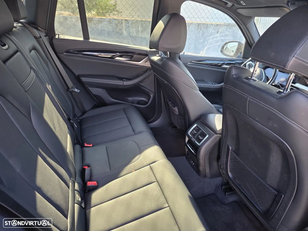 BMW iX3 - 13