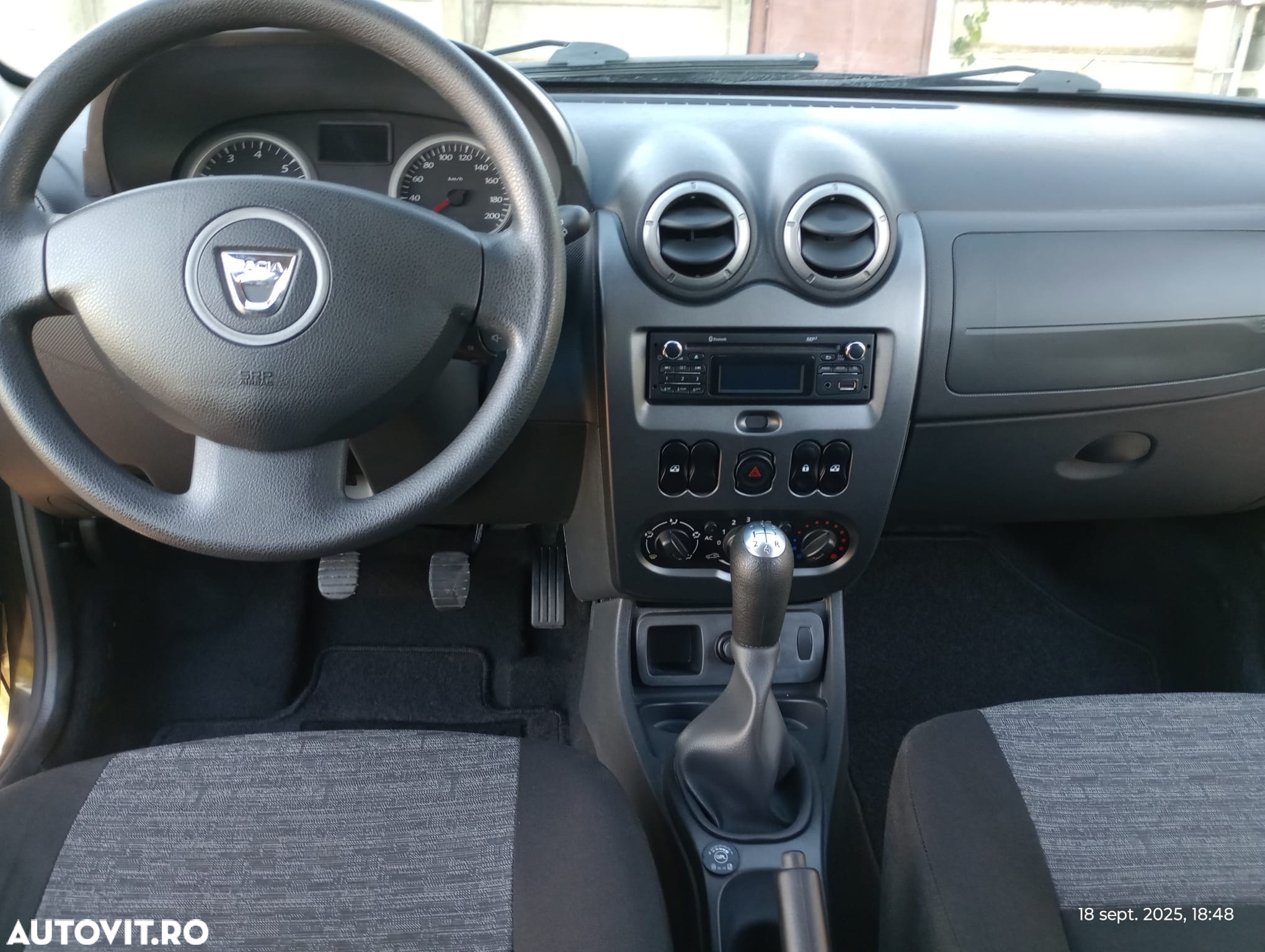 Dacia Duster 1.6 4x2 Laureate - 11