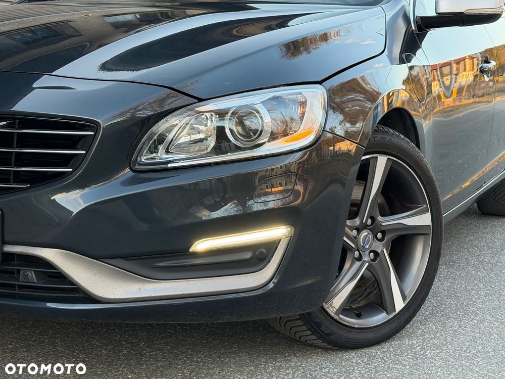 Volvo V60 D6 Plug-In-Hybrid AWD Geartronic Summum - 29