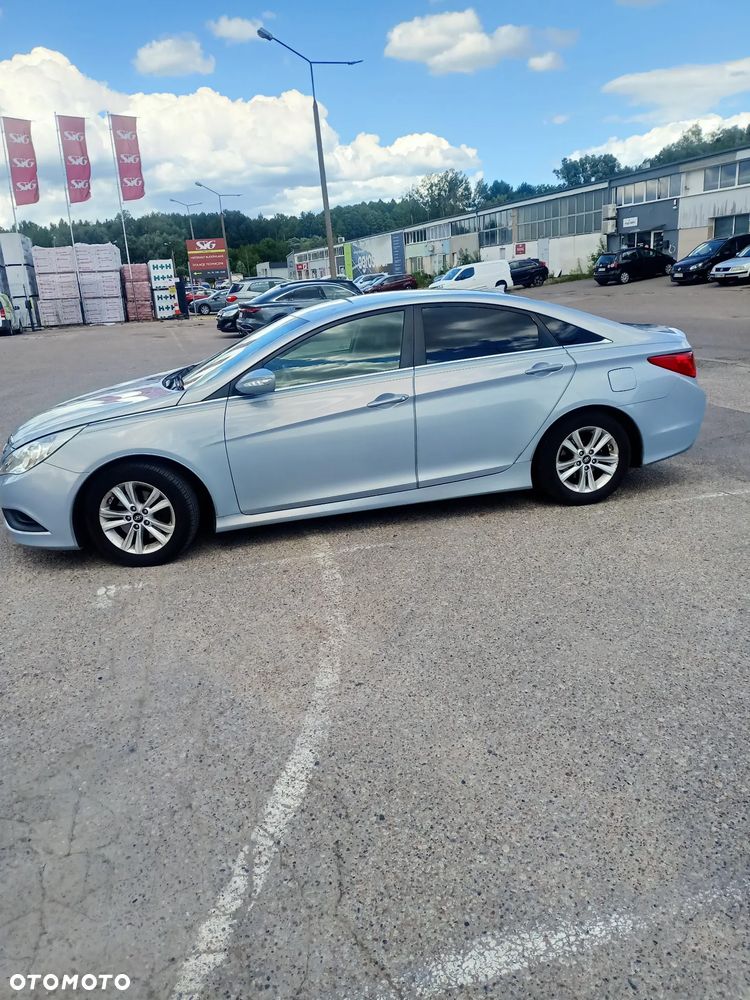 Hyundai Sonata - 2