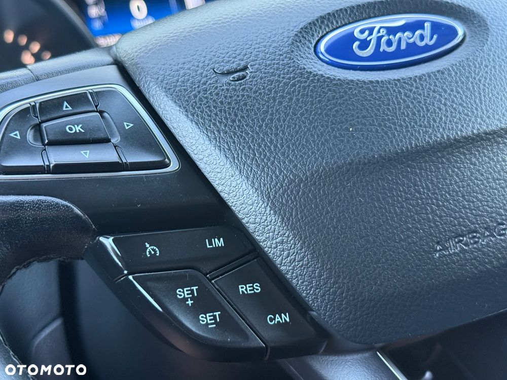 Ford Kuga - 36