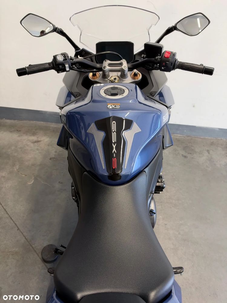 Suzuki GSX - 35
