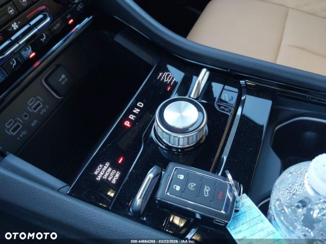 Jeep Grand Cherokee - 15